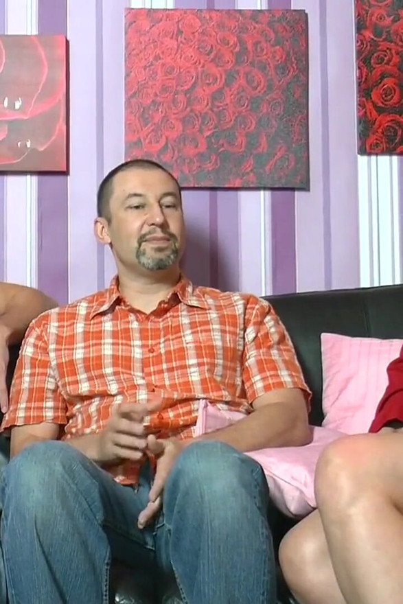 Amateur threesome with incredible amount of orgasms - 2