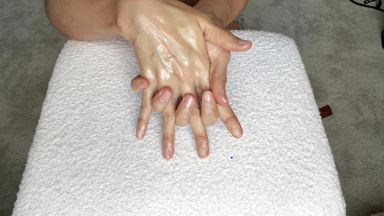 Narasi pemujaan tangan pacar