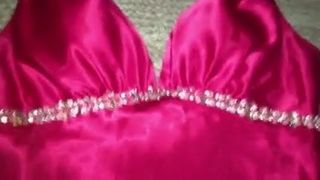 Ярко-розовое атласное выпускное платье