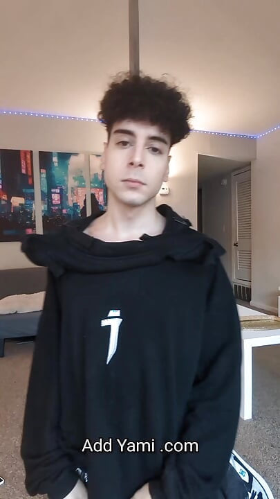 TikTok pojke strippar, dansar, dwerking