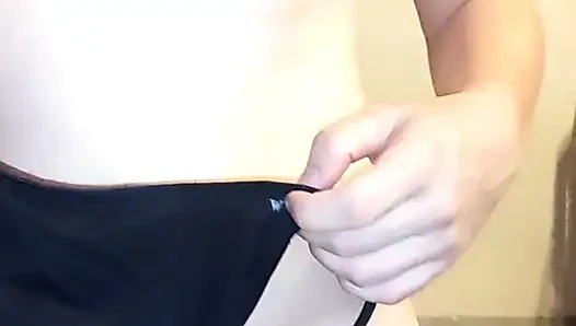 Langsamer und verführerischer sinnlicher striptease, bis ich nackt bin