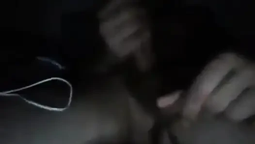Geceleri yatakta tek başına mastürbasyon yapıyor ve götünü dikiyor; Ses Yok/Döl Yok