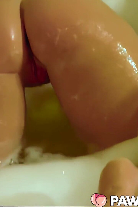 Sudsy Big Booty Baddie Bounces Ass and Pussy in the Bath