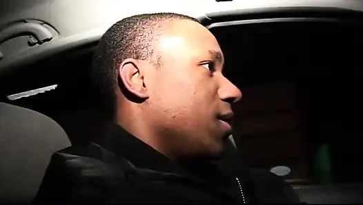 Seksi dövmeli zenci kız domalma pozisyonunda sikişiyor... ağzına boşalma