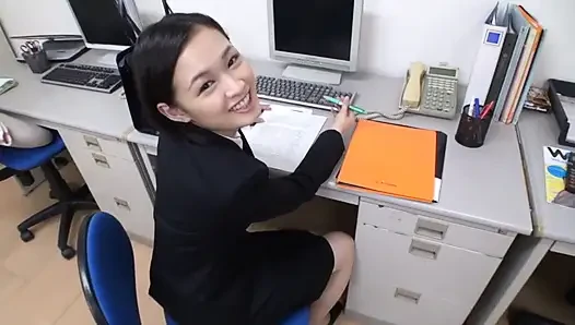 Ein mann mittleren alters und eine college-frau auf jobsuche.