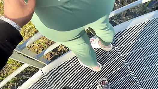 I met this Russian girl in a public park , And no resistance to play her a bit