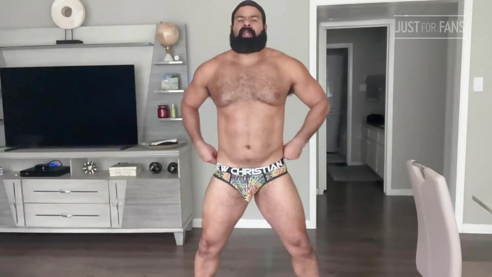 Show de webcam muscle bear en ropa interior y final feliz