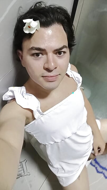 tired of searching for his dream wife he becomes his own wife
