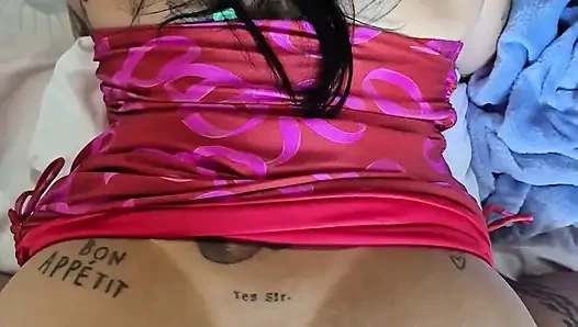 Sürtük kız arkadaşım, çok aşık, şikayet etmeden göt deliğini yememe ve içine boşalmama izin veriyor!