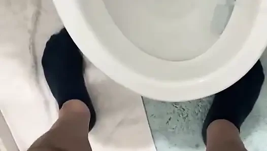 1-) Türk Kıllı Yarak Çiş Videosu