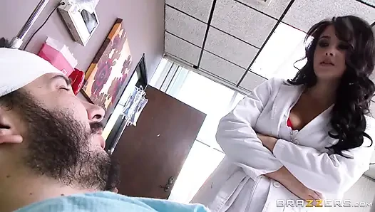 Doctors adventures - suster noelle easton nyepong dan ngentot kontol pasien jessy jones