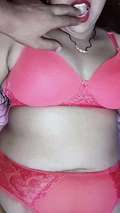 Hot mammi ne mere ghar aakar apni chut kyu chudwati kya maama ne le nhi paa rhe the maami hot hi chut bhi tight hi bazne layak hi iski gaand