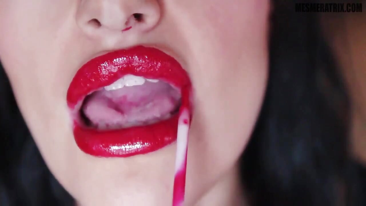 私の唇にぶら下がって