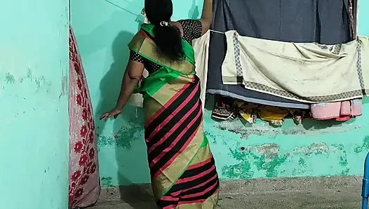 Üvey anne yatak odasının duvarını temizliyor üvey oğluyla gerçek ev yapımı seks yaptım