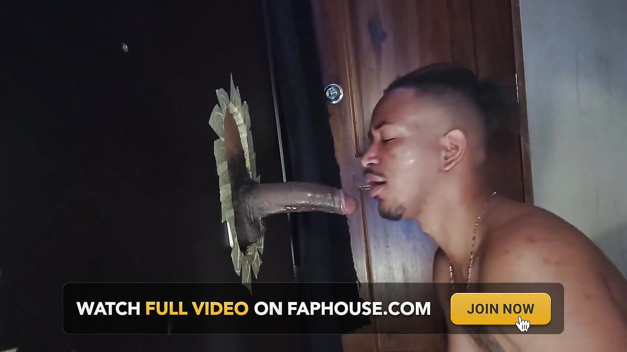 グローリーホールの黒人コックが俺を動けなくさせる