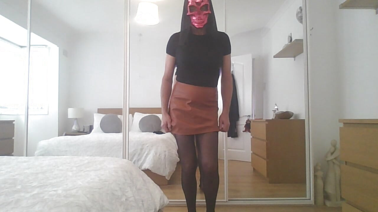 sexy leather crossdresser