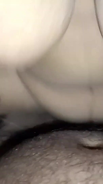 Moment de masturbare de la "Fată indiancă desi din sat cu pizdă strâmtă în aer liber XXX video, sex cu fată sexy din Satul Desi"