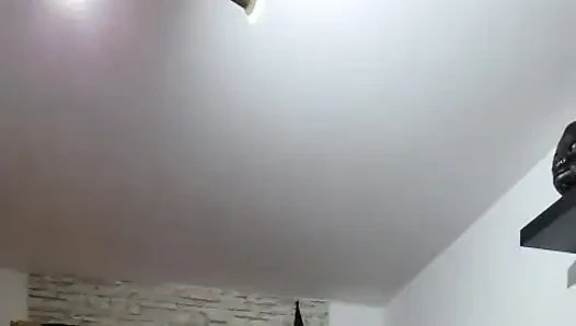 Массаж ступней и удары ногами