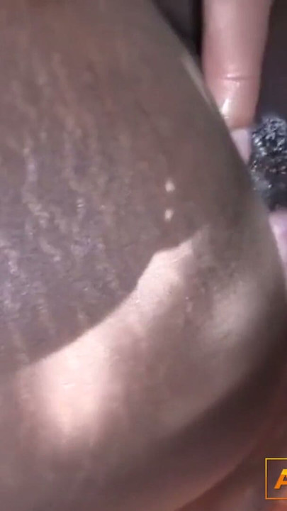 Donkere Afrikaanse geile babe geeft interraciale pijpbeurt en wordt geneukt tijdens een anale casting | Clip 2