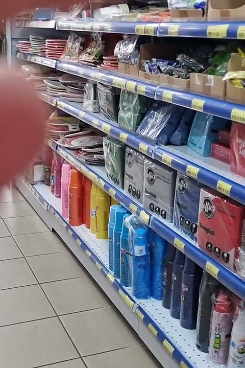 Περιήγηση σε Κατάστημα Μπαλονιών Θαυμάζοντας Γιγάντια Μπαλόνια, Γυαλιστερό Λάτεξ & Αισθητηριακό Πείραγμα