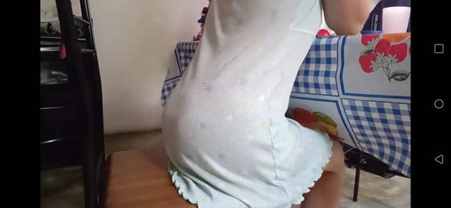 Saudara tiri meminta saudara tiri seksi untuk menunjukkan kepadanya orgasme yang sebenarnya – begitu keras dia mani.