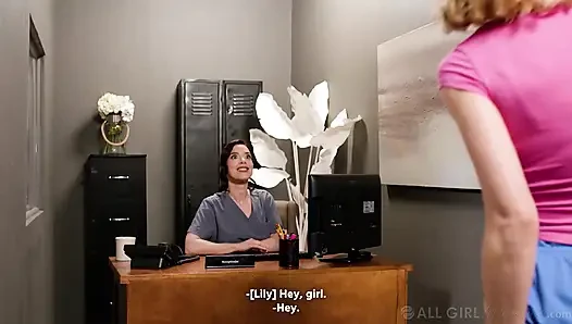 ALL GIRL MASSAGE - eine massage zwischen zwei freunden wird mit heißem scissoring wirklich wild