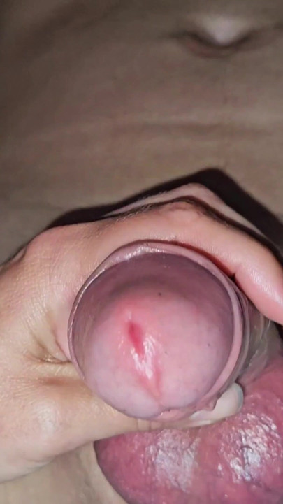 AMATEUR COUPLE... my wife rewards me with a hot handjob with my swollen pumed cock | Clip 1