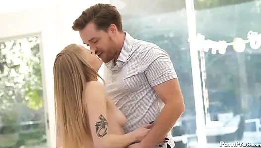 Paris white bittet um sperma für den Ostersonntagsbrust