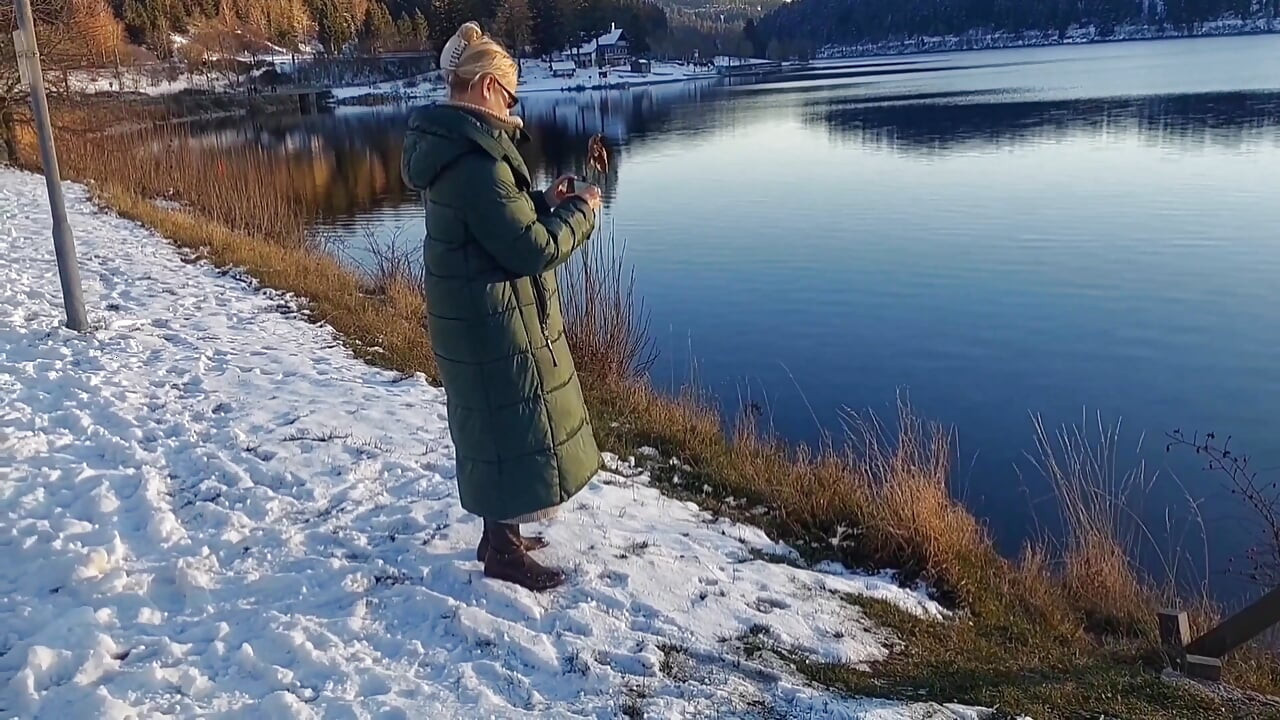Amatorska blondynka dojrzała żona cieszy się seksem po spacerze