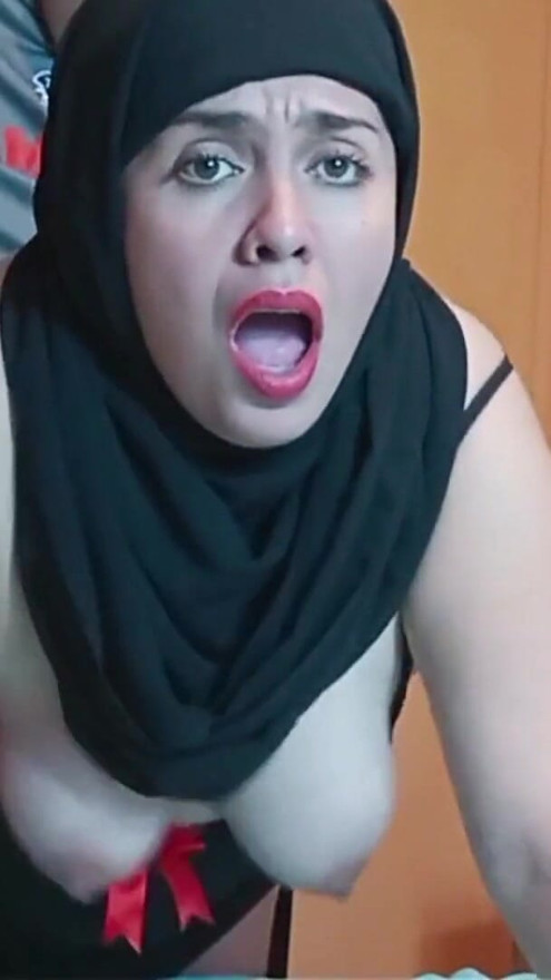น้าสาวสวมฮิญาบถูกเย็ดขณะที่เธออยู่ในห้อง | คลิป 2