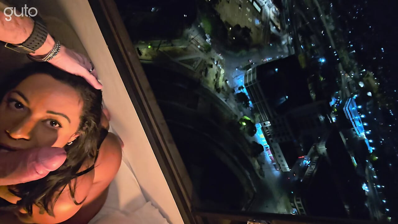 Slutty big ass sucking and giving her pussy on all fours to her cuckold boyfriend's college classmate. No condom and cumshot inside the bitch