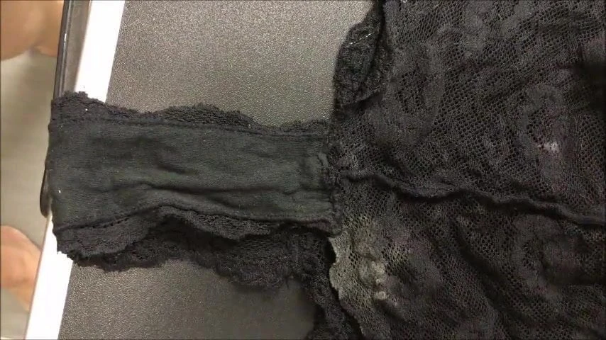 Mein Sperma in Lauras Tanga