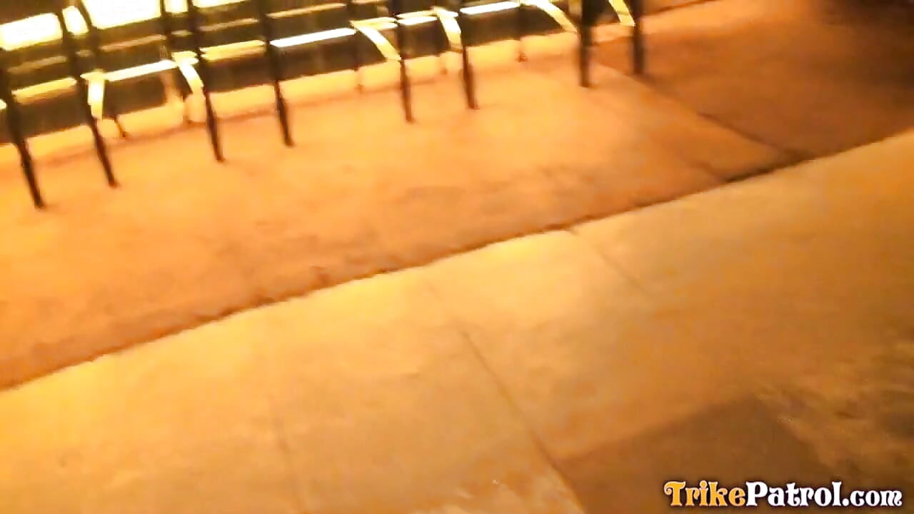 Dois pinay clubbers vão para casa com estrangeiro