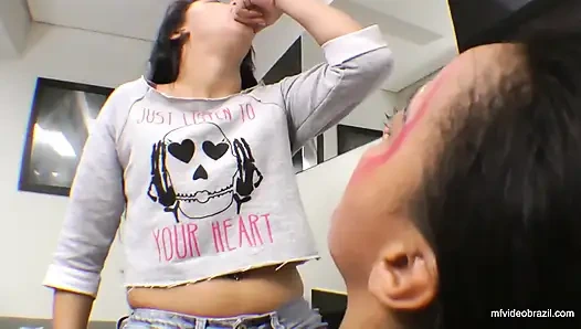 Spuckendes mädchen - schlucke meine ganze spuckende schlampe! - Von Aline cruel und Vaninha