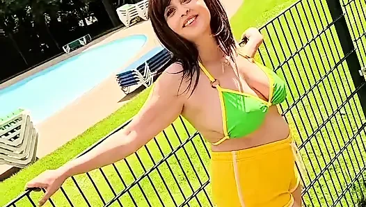 Bikini luar ruangan