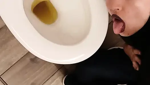 Angel Berries pisst sich