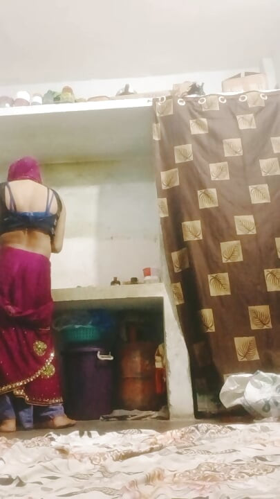 Urvashi Rani saree phnke masti krte krte apne devar ke sath