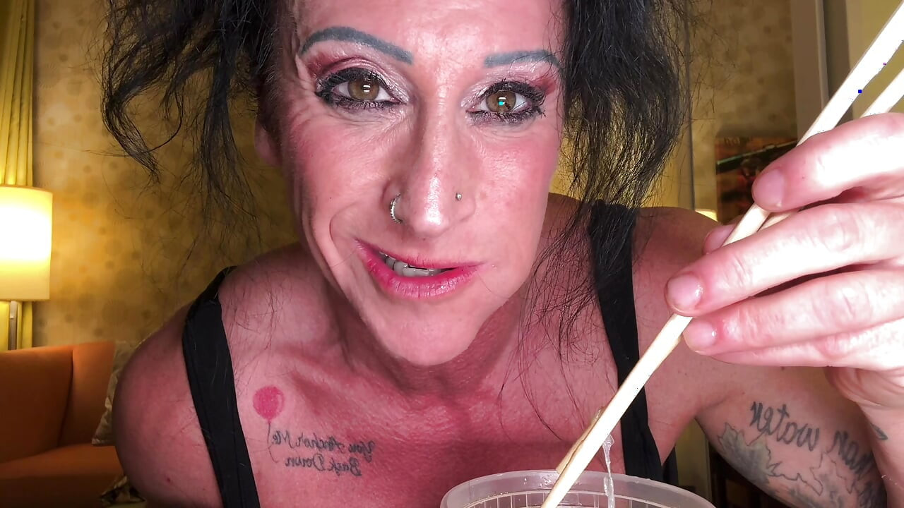 Gulp de acción de gracias: diosa Kandy festejó y te traga por su garganta
