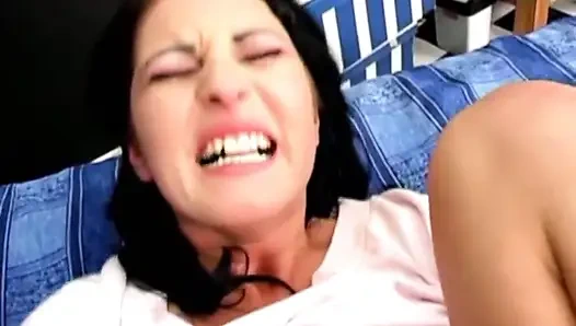 Tatlı sıkı ıslak amcığını aç, küçük fahişe. Güçlü bir şekilde istiyorum