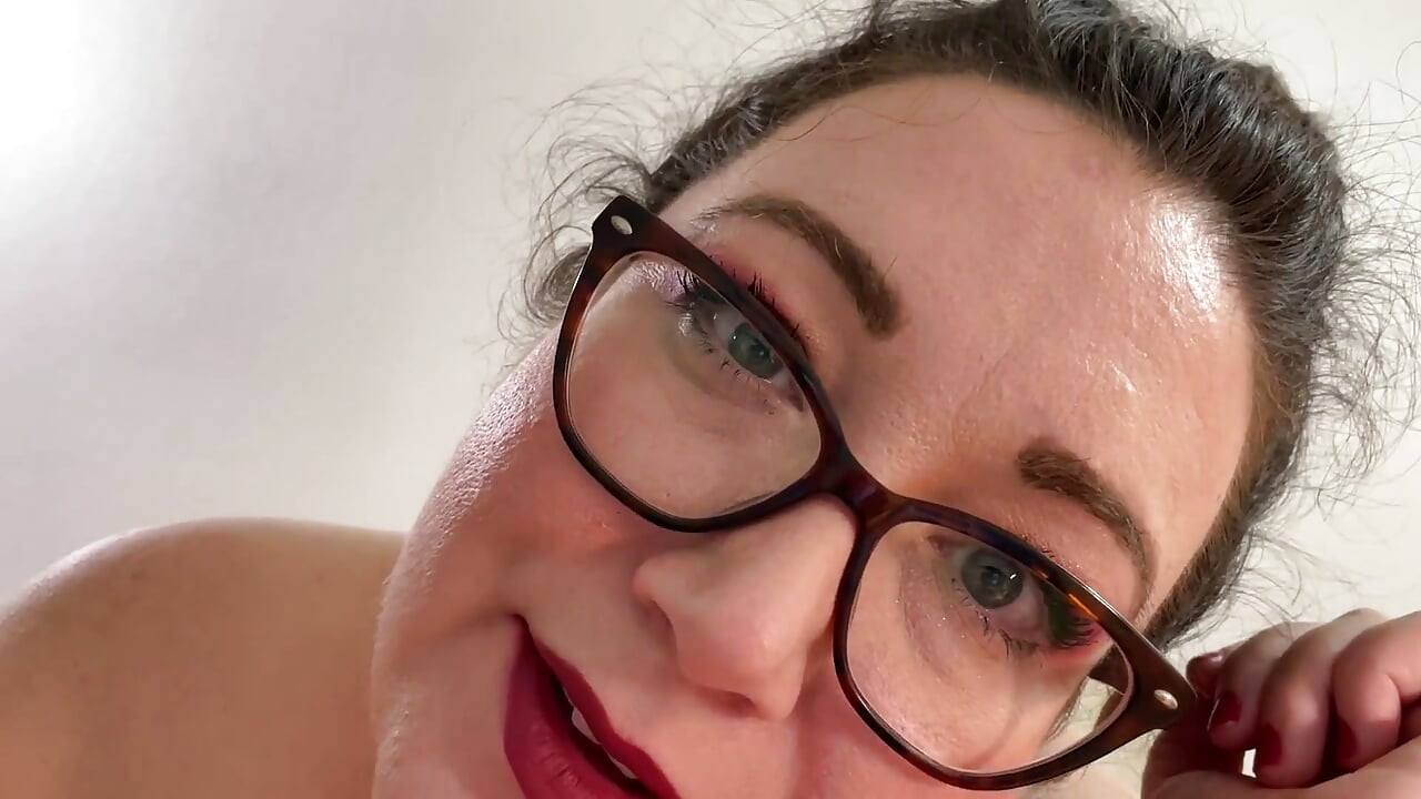 Giantess keeps you for 5 days