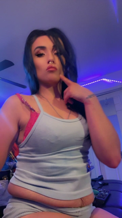 I’m lonely I started playing with my little pussy for the first time and I love it I want to finger fuck my ass  and feel