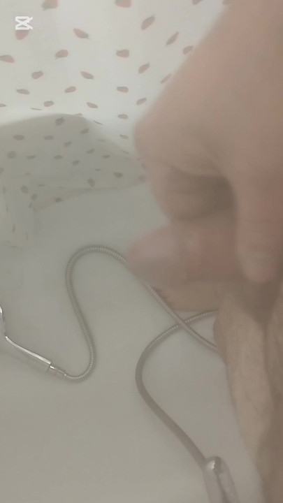 我的神秘让我一个人在洗澡...