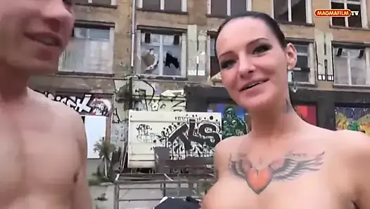 Heisser Sex in einem Berliner Hinterhof