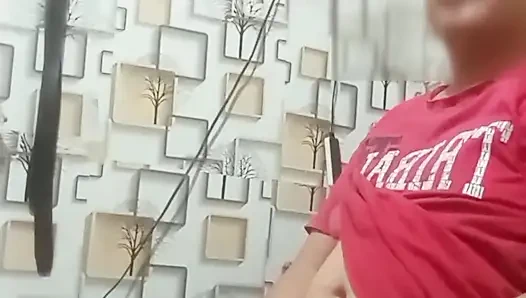 O benim odamdaki ateşli üvey baba başka bir şey- o yakışıklı ve onun da büyük bir yarağı var
