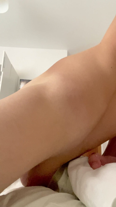 BBW DEEP FUCKING A SEX TOY