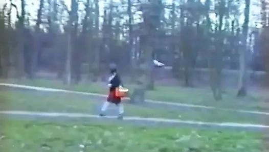 Ein sehr versautes schwarzes mädchen, das einen fremden nach hause nimmt, um sie vor ihrem freund zu ficken.