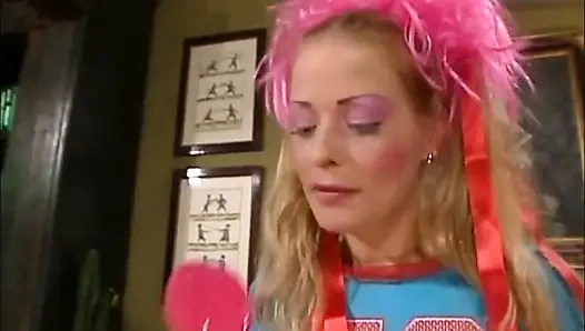 Странную тинку с красивыми сиськами трахнули и кончили в рот жестким членом в любительском видео