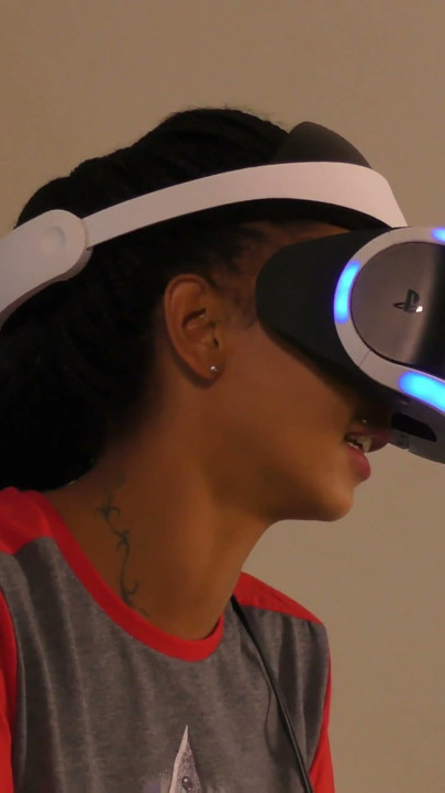 Isabel has a new game in her Playstation VR but she needs.. | Clip 1