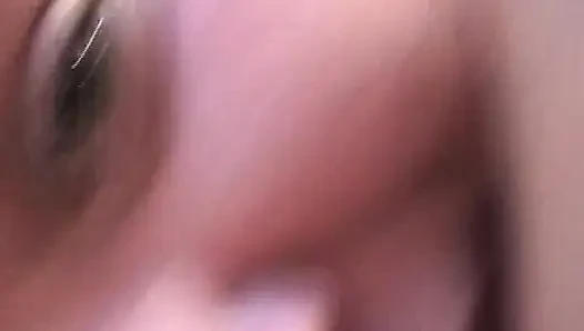 Das ist perfektes amateur-schätzchen aus deutschland, das gerne schwanz lutscht
