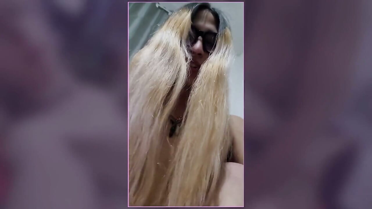 자비없이 나를 존나게 따먹는 금발의 음란한 마누라